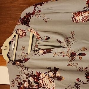 Maurices Gray Top with Floral Design